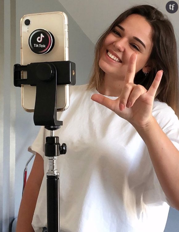 Camille Te Signe, passeuse de langue des signes sur TikTok.