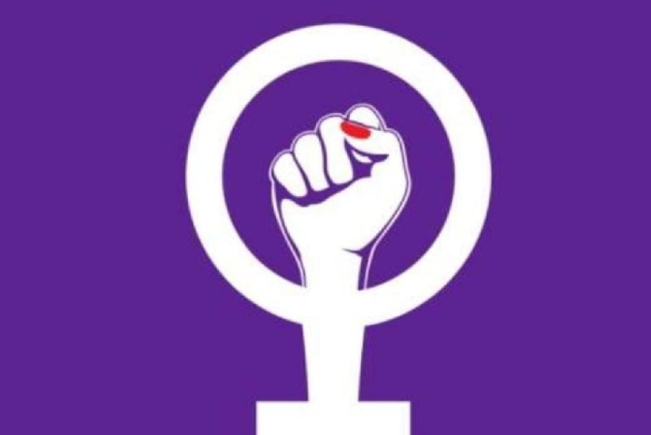 Poing levé et semaine violette : le symbole de la grève des femmes en Suisse.