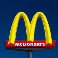 Sexisme, harcèlement, racisme : des salariés dénoncent le management de McDonald's