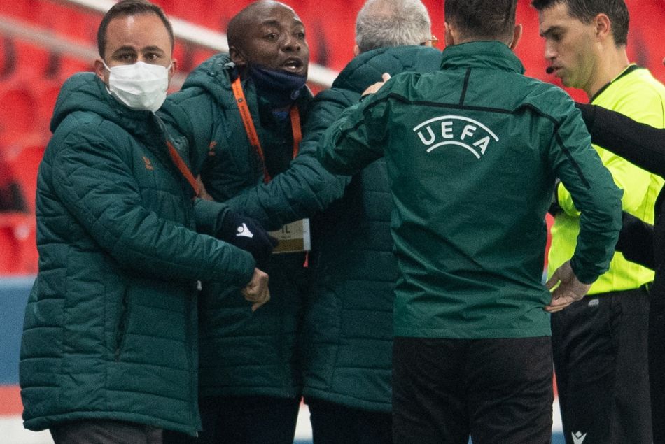 L'adjoint Pierre Webo s'indigne contre les propos racistes du quatrième arbitre lors de la rencontre PSG-Istanbul Başakşehir du 8 décembre 2020.