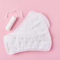 Ces militantes féministes exigent des "actions concrètes" contre la précarité menstruelle