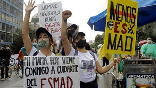 Les mères en première ligne des manifestations en Colombie