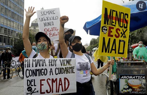 Les mères en première ligne des manifestations en Colombie