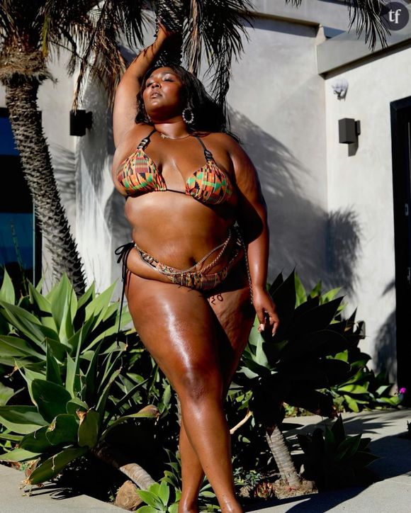 La chanteuse Lizzo en bikini