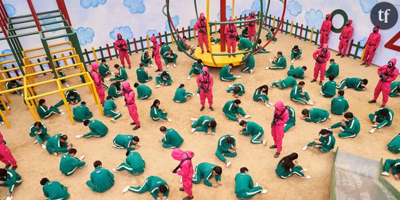 Dans les cour de récré, des enfants imitent les jeux meutriers de la série "Squid Game"