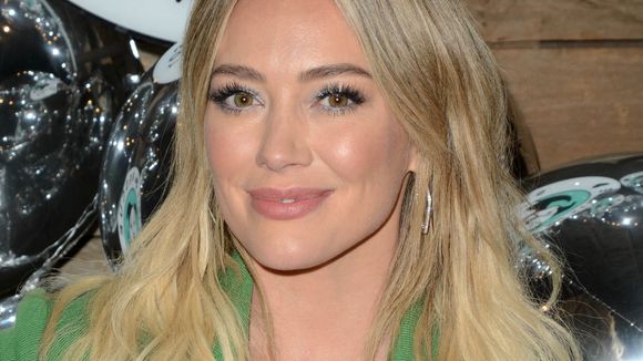 "Hâte qu'Internet m'accuse de maltraitance... encore" : Hilary Duff tacle le mom-shaming