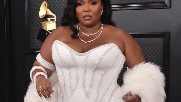 Lizzo pose nue pour livrer un puissant message de self-love