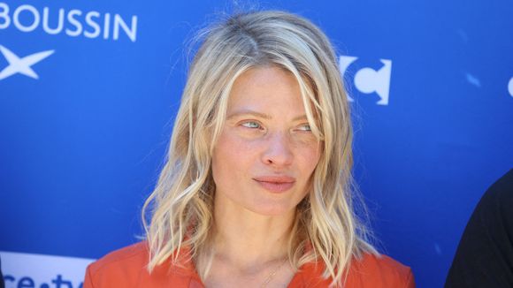 "Les baby blues peuvent être coriaces" : Mélanie Thierry aborde sa dépression post-partum