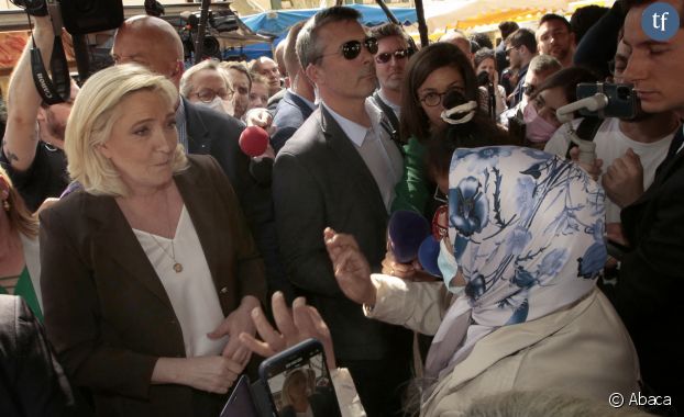 Marine Le Pen sur le marché de Pertuis le 15 avril 2022
