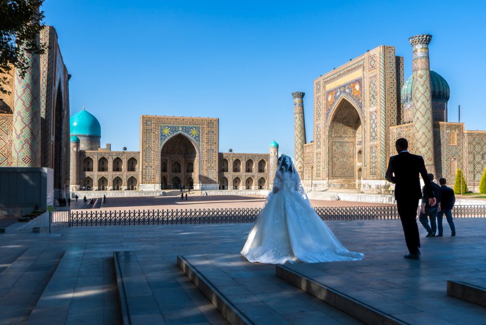 Lors d'un mariage ouzbek, l'époux frappe sa femme après qu'elle l'ait battu à un jeu