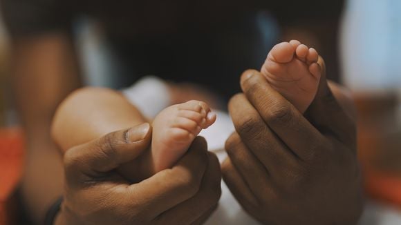 "Mon fils, ce petit guerrier" : cette mère veut briser le tabou de la prématurité