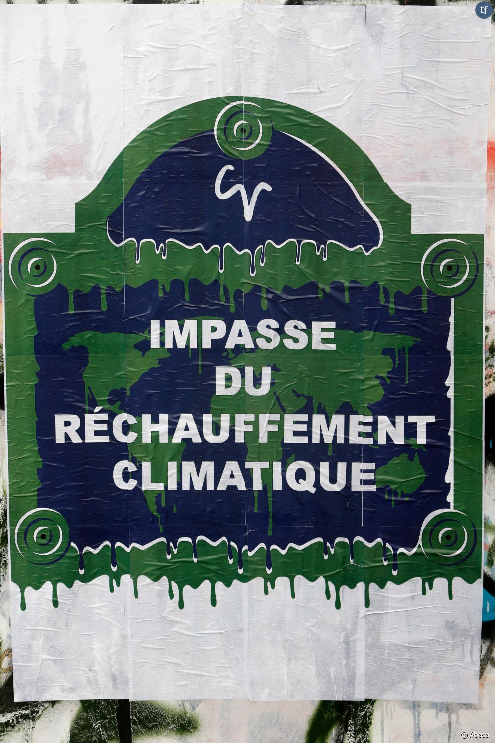 Un affiche dans les rues de Paris