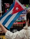 Une femme avec un drapeau cubain, juillet 2021