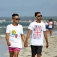 Un couple gay sur une plage à Cuba