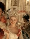 On se rappelle du film de Sofia Coppola, mettant en scène une Marie-Antoinette tiraillée entre macarons, flûtes de champagne et spleen amoureux.
