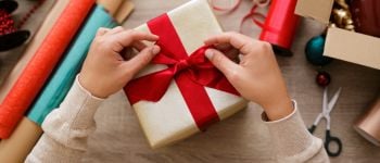 Alternatives au papier cadeau traditionnel - Trust Society