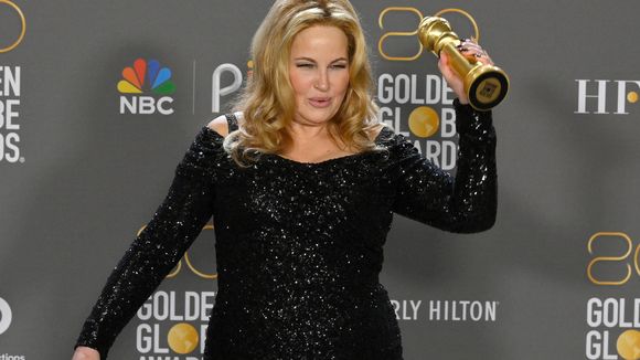 Le sacre de Jennifer Coolidge aux Golden Globes, pied de nez à l'âgisme hollywoodien