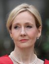  Au gré de tweets et d'interviews, JK Rowling a régulièrement remis en cause la légitimé des personnes transgenres et de leurs droits, et plus encore des femmes transgenres.  