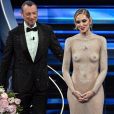 En ce mois de février 2023, la blogueuse mode Chiara Ferragni a défrayé la chronique en apparaissant sur la scène du Festival de Sanremo, en Italie, arborant une "naked dress" directement façonnée par les ateliers de la maison Dior.