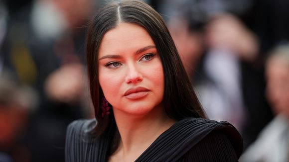 La top Adriana Lima ambassadrice du Mondial féminin de foot ? Le tollé est assuré