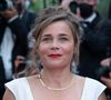 En avril dernier, Blanche Gardin avait fait savoir qu'elle avait refusé de participer à l'émission Lol, qui rit, sort !. Motif : un salaire de 200 000 euros qu'elle estime indécent.
(Légende : Blanche Gardin lors de la projection de "France" au 74e Festival de Cannes à Cannes, le 15 juillet 2021)