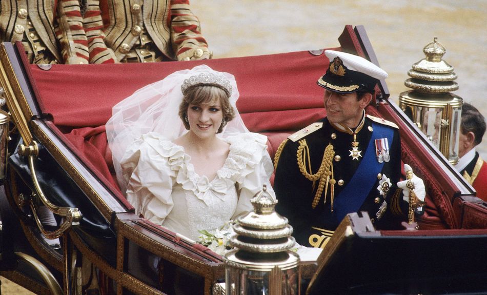 Selon eux, elle l'aurait porté pour marquer son sentiment de rejet au sein de la famille royale.