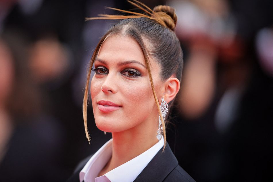 " Quand LA personne qui t'a fait découvrir la mode à 13 ans complimente ton look !! ". Iris Mittenaer e est repartieeuphorique de la soirée Shiseido à New-York, celle du lancement de la collection "Vital Perfection". Pourquoi ? Simple : elle a fait une rencontre féerique.