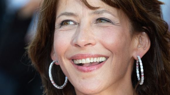 Pour Sophie Marceau, "on apprend à être femme" (mais ce n'est pas si simple que ça)