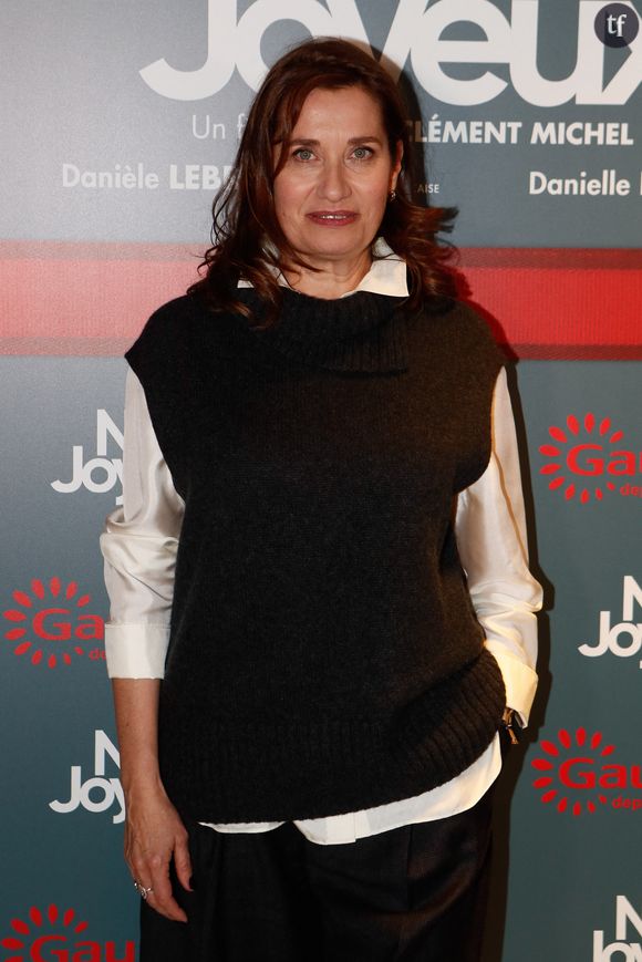 La comédienne Césarisée précise également : "Je n'a jamais entendu de choses sexuelles à son sujet. C'est pour ça que j'étais assez choquée"Emmanuelle Devos - Avant-première du film "Noël Joyeux" au cinéma Pathé Wepler à Paris le 27 novembre 2023. © Christophe Clovis/Bestimage