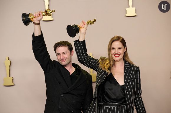 Arthur Harari, Justine Triet (Oscar du meilleur scénario pour Anatomie d'une chute) - Photocall des lauréats (Press Room) de la 96ème cérémonie des Oscars au Dolby Theater à Hollywood le 10 mars 2024. 