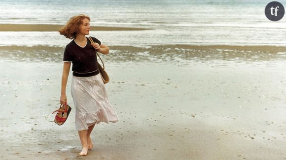 Isabelle Huppert, première ère : ce film nous présente une jeune femme vulnérable, introvertie, que la vie, la violence de classe et le couple vont malmener. 
