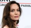 On sait qu'Angelina Jolie accuse Brad Pitt de violences conjugales. La star est revenue sur son attitude présumée et sur le silence qu'aurait exigé le comédien.