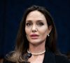 Mais la vérité concernant la séparation des deux stars hollywoodiennes semble bien moins idyllique. Angelina Jolie accuse Brad Pitt de violences conjugales. Ces violences auraient pris place lors d'un vol privé en 2016. Des témoins ? Oui, leurs enfants.