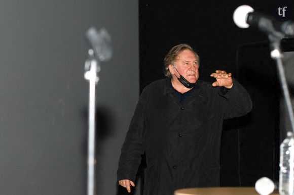 "On me l'a jamais présentée et elle n'a jamais apporté son soutien aux femmes qui se sont fait agresser"
Gérard Depardieu lors du Festival Premiers Plans à Angers le 28 janvier 2022 pour la présentation du film "Umani" © Laetitia Notarianni / Bestimage 