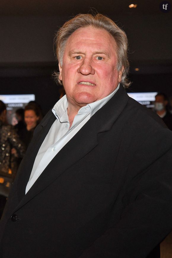 Concernant Les volets verts, c'est notamment la parole d'une décoratrice de l'équipe du film qui accusé Gérard Depardieu de l'avoir agressée sexuellement en 2021. La plainte de la victime présumée a été déposée en février 2024 pour agression sexuelle, harcèlement sexuel et outrages sexistes.
Info - La garde à vue pour agressions sexuelles de Gérard Depardieu est terminée une convocation lui a été remise pour passer au tribunal correctionnel en octobre 2024 - Gérard Depardieu lors de la soirée de clôture de la 3eme édition du Festival Cinéroman à Nice, le 24 octobre 2021. C'est avec la remise des prix et la projection en avant première du film Goliath, réalisé par F.Tellier, que Cinéroman s'est achevé avec en invité surprise, G.Depardieu. 9 films tirés de roman ont été présentés en compétition et le Jury, présidé cette année par N.Bedos, a recompensé pour le prix du meilleur film adapté d'un roman : F.Zeller pour The Father, pour Le prix d'interprétation féminine : G.Londez pour The Father, dans Le Discours de Laurent Tirard et Benedetta de Paul Verhoeven, pour le prix d'interprétation masculine : B.Lavernhe pour Le Discours de Laurent Tirard, pour le prix coup de coeur du festival à une personnalité du cinéma pour sa relation très forte avec la ville de Nice et la côte d'Azur : M.Boujenah, et pour finir, le prix spécial du jury a été décerné à G.Depardieu pour avoir remis dans la lumière des oeuvres littéraires et su incarner des personnages de papier auxquels personne n'aurait osé prêter sa voix et son regard. Maigret, Germinal, Les Misérables, Monte Cristo, Les Valseuses, Sous le soleil de Satan, Les Illusions Perdues, Des Hommes, L'homme au masque de fer... &
x2028; © Bruno Bebert / Bestimage 