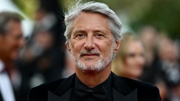 Contre l'âgisme et "le déni", Antoine de Caunes lance "Vieux", un magazine en forme de manifeste