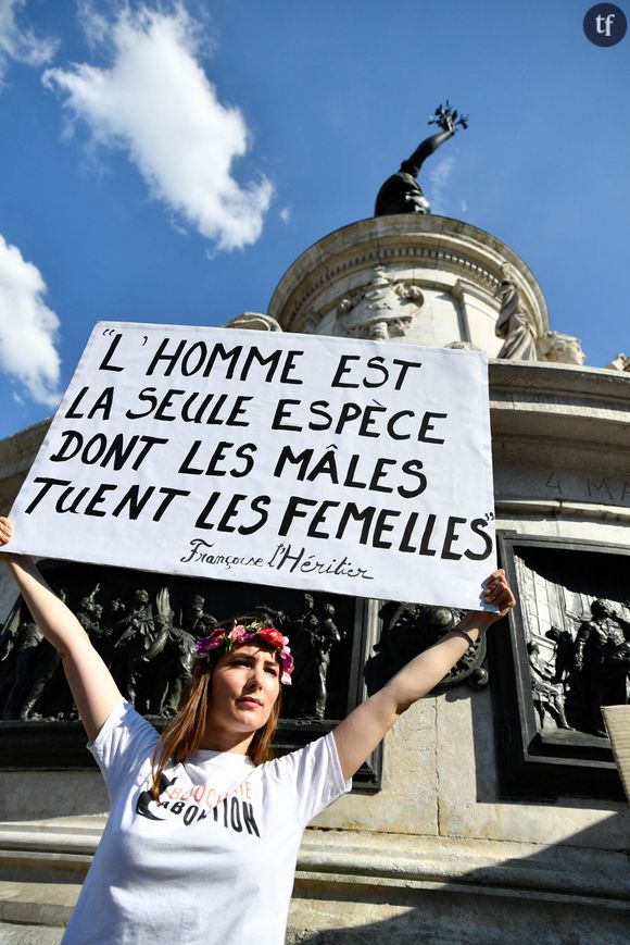 Nécessité urgente, évidente, mais qui exige à la fois de se confronter aux enjeux des violences racistes, et au fléau des féminicides. 