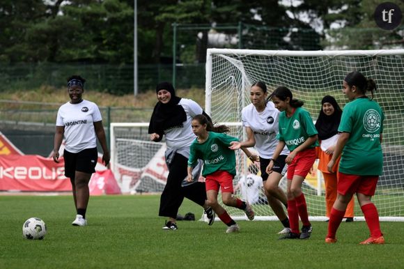 Des jeunes filles participent à une compétition de football, à Lyon, le 9 juin 2024