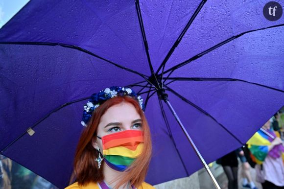 Une participante à la Marche des fiertés homosexuelles à Kiev, le 16 juin 2024 en Ukraine