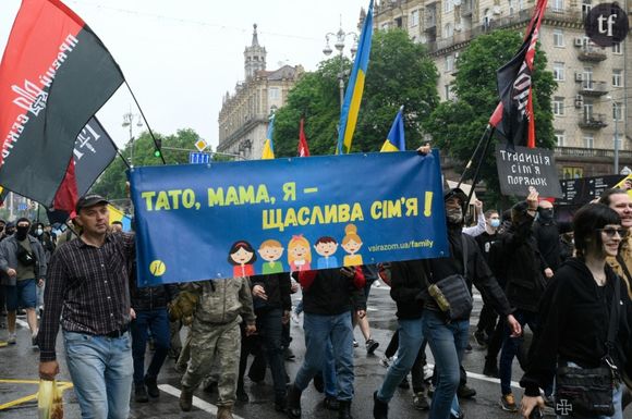 Manifestation contre la Marche des fiertés homosexuelles à Kiev, le 16 juin 2024 en Ukraine
