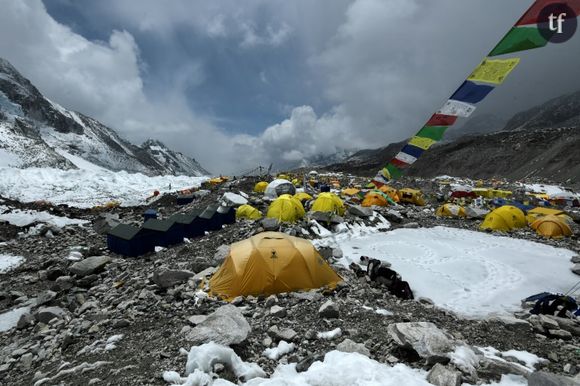 "A cause des effets du réchauffement climatique..." : au mont Everest, de sinistres révélations avec la fonte des glaces 
Des tentes d'expédition au camp de base de l'Everest, dans le district de Solukhumbu, à quelque 140 km au nord-est de Katmandou, la capitale du Népal photographiées le 1er mai 2021