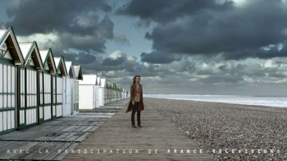 Les témoins : quel est le titre de la chanson / musique du générique de la série ?