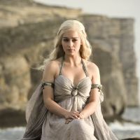 Game of Thrones : Emilia Clarke trouve les scènes de sexe réalistes