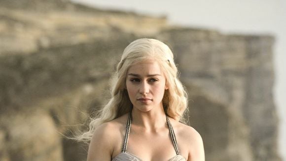 Game of Thrones : Emilia Clarke trouve les scènes de sexe réalistes