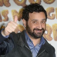 Cyril Hanouna : il reçoit un SMS de François Hollande !