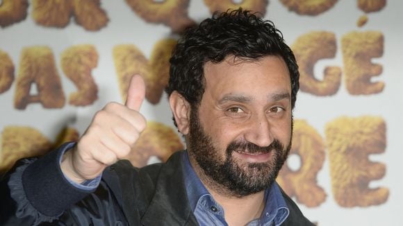 Cyril Hanouna : il reçoit un SMS de François Hollande !