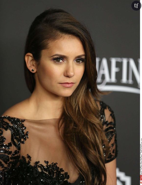 Nina Dobrev, magnifique en robe de soirée