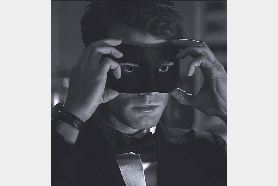 Christian Grey masqué (Jamie Dornan) dans 50 nuances plus sombres
