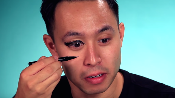 Quand des mecs tentent de mettre de l'eye-liner, ça donne ça