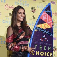 Teen Choice Awards : Nina Dobrev émue pour faire ses adieux à Vampire Diaries (vidéo)